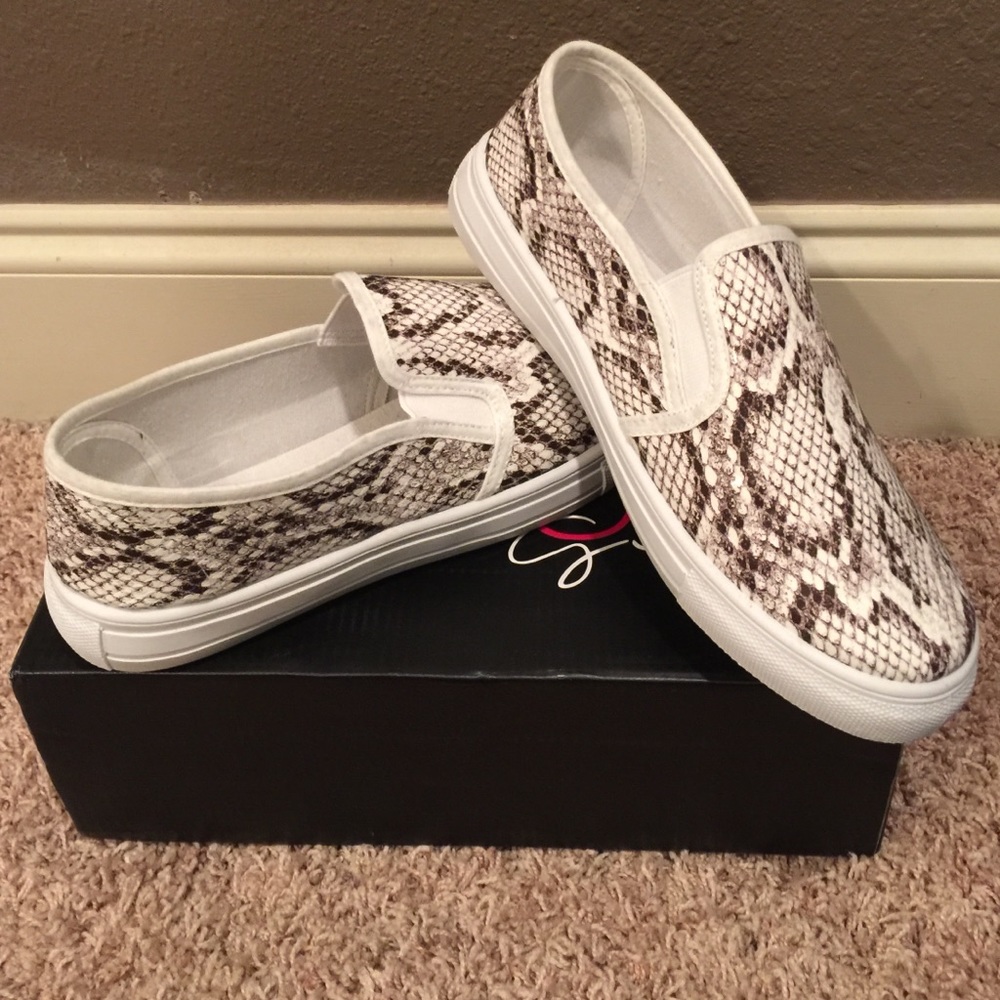 Soho Girls Python Print Sliders, Sz 9